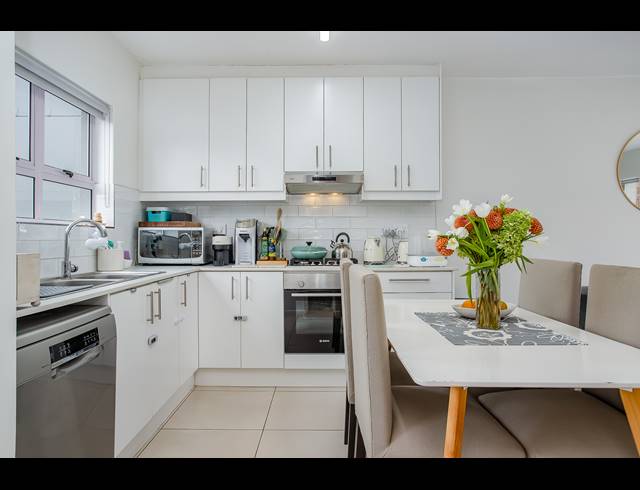 2 BEDROOM TOWNHOUSE RENTED IN HONEYDEW COUNTRY ESTATE